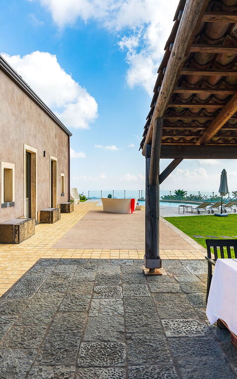 Villa Torre Etnea: Hage, Utendørs