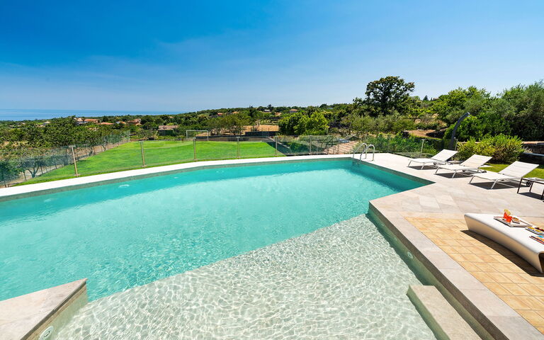 Villa Torre Etnea: basseng, Hage