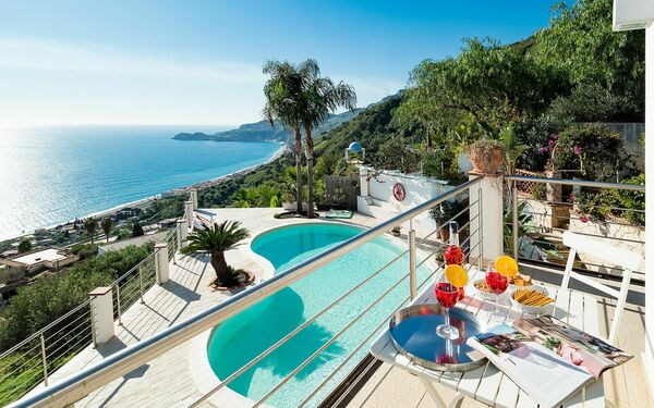 Villa Luce: Utendørs