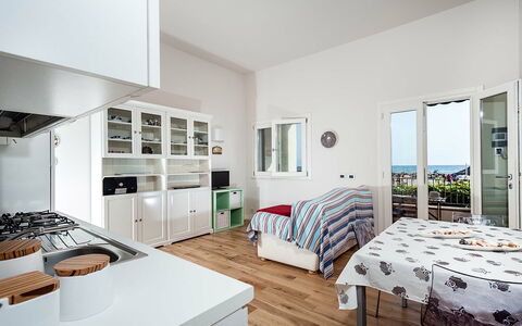 Feriebolig Timone: Kjøkken, Lunsjrom, Stue