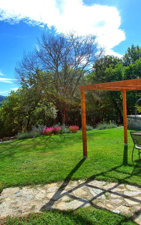 Borgo Mulignone: Hage, Utendørs