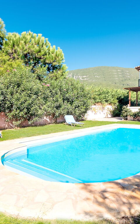 Beachfront Villa Rania: basseng