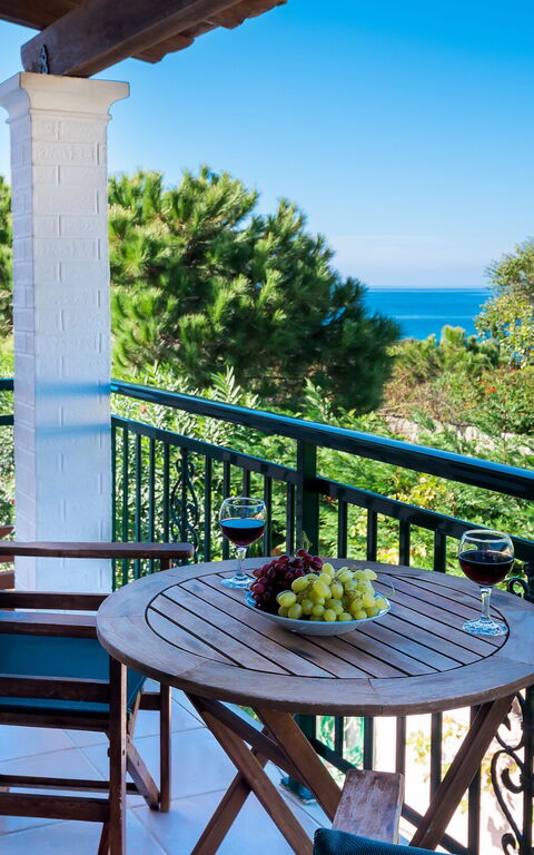 Beachfront Villa Rania: Balkong / terrasse / uteplass, Utendørs