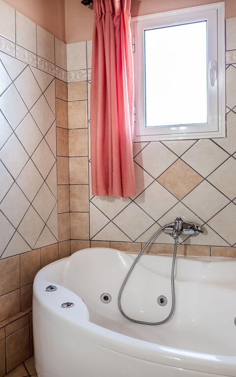 Beachfront Villa Rania: Baderom