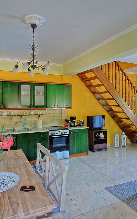 Beachfront Villa Rania: Kjøkken, Lunsjrom, Stue