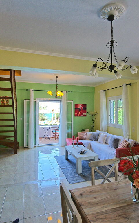 Beachfront Villa Rania: Kjøkken, Lunsjrom, Stue