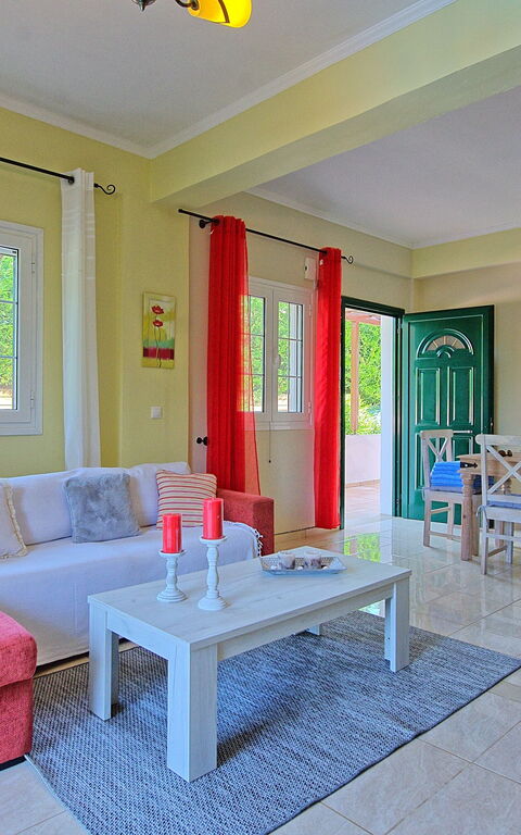 Beachfront Villa Rania: Kjøkken, Lunsjrom, Stue