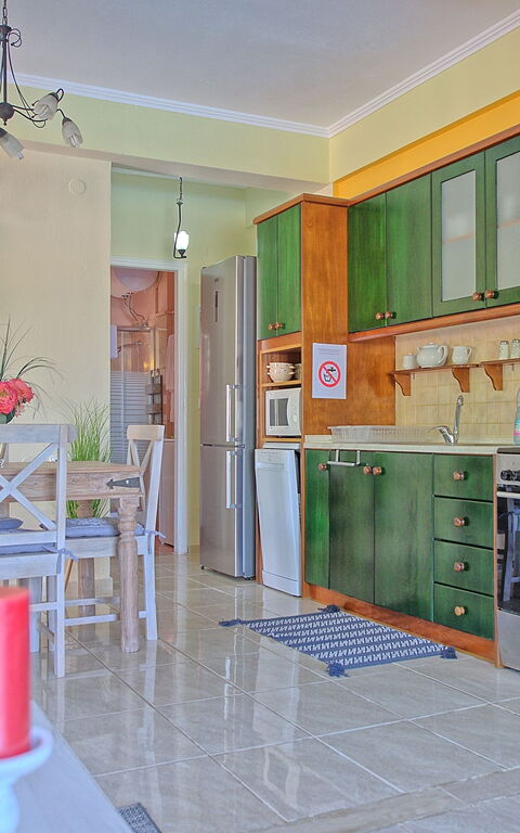 Beachfront Villa Rania: Kjøkken, Lunsjrom, Stue