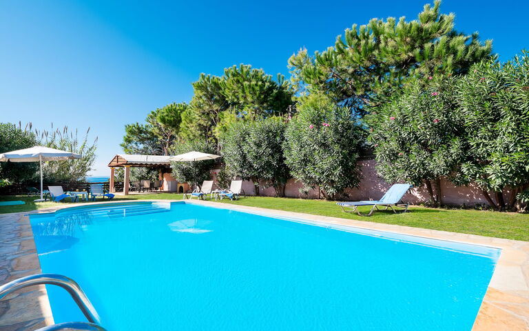 Beachfront Villa Rania: basseng