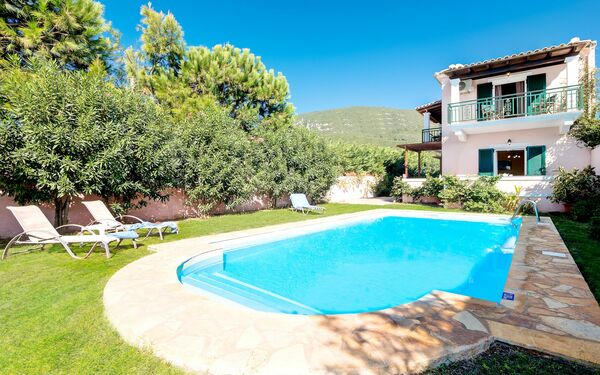 Beachfront Villa Rania: basseng