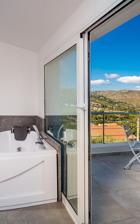 Villa Scire: Balkong / terrasse / uteplass, boblebad, Utendørs