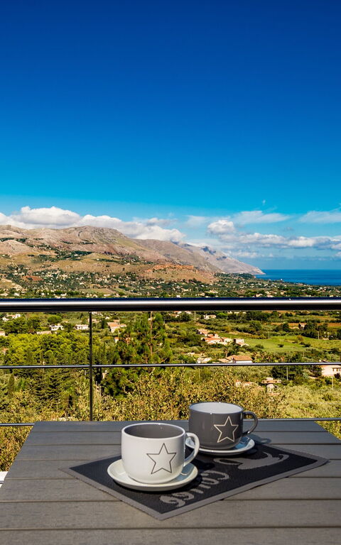 Villa Scire: Hage, Utendørs