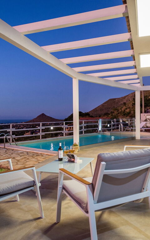 Villa Scire: basseng, Utendørs