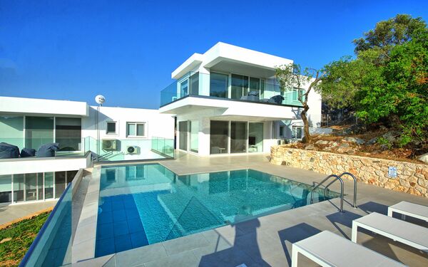 Villa Athena: basseng, Eksteriør