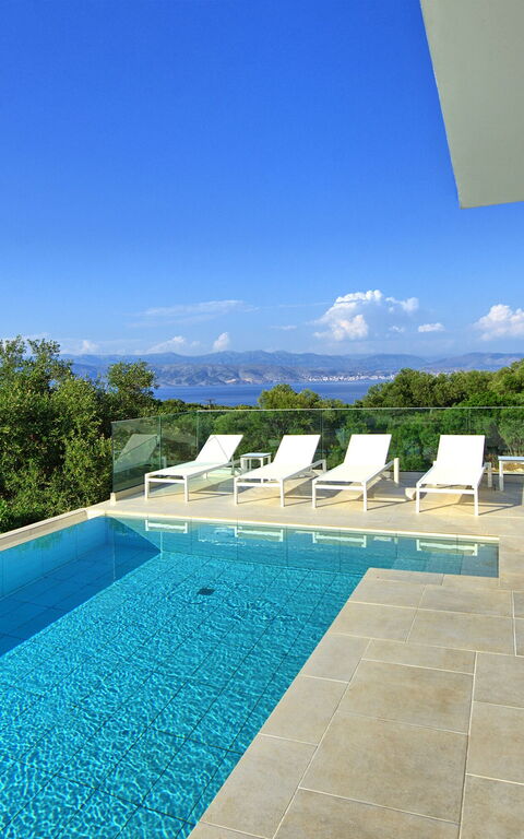 Villa Nafsika: basseng, Eksteriør