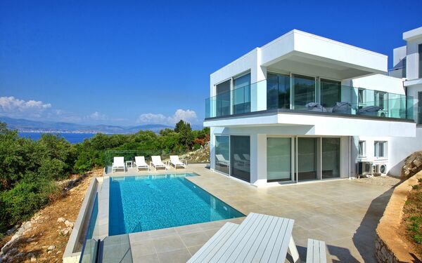 Villa Nafsika: basseng, Eksteriør