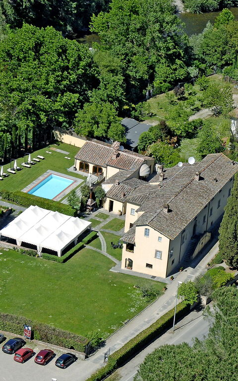 Santa Flora: Visningar