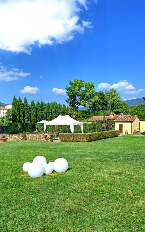 Santa Flora: Hage, Utendørs