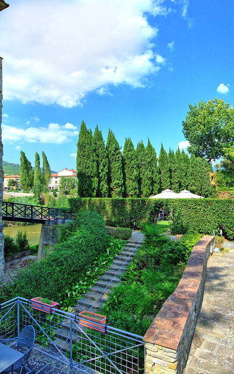 Santa Flora: Hage, Utendørs