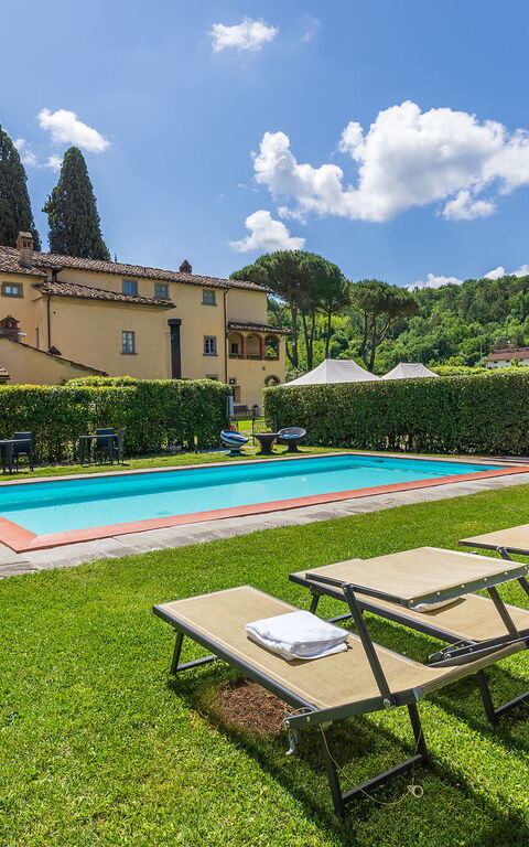 Santa Flora: basseng, Hage, Utendørs