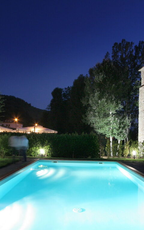 Santa Flora: basseng, Hage, Visningar