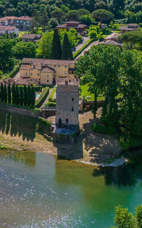 Santa Flora: Utendørs, Visningar