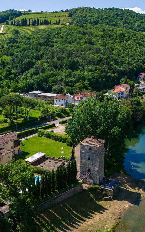 Santa Flora: Utendørs, Visningar