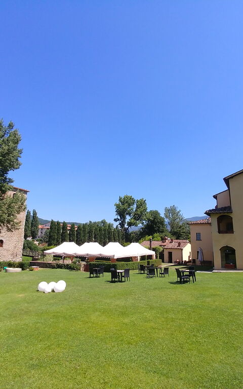 Santa Flora: Hage, Utendørs