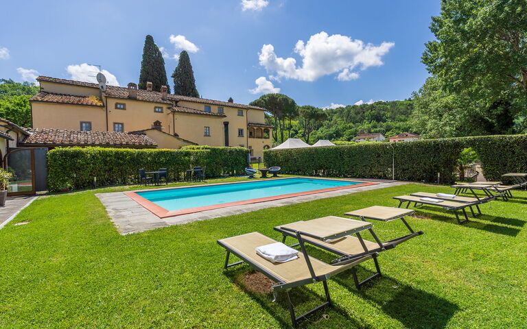 Santa Flora: basseng, Hage, Utendørs