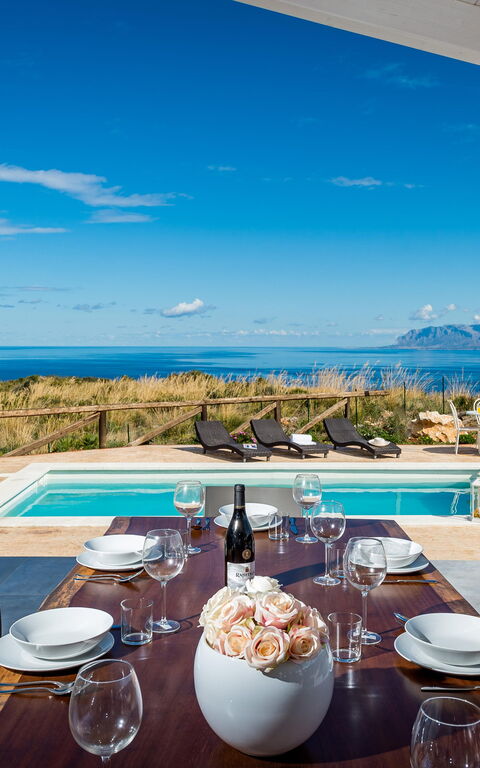 Villa Livreri: Balkong / terrasse / uteplass, basseng, Sommer, Utendørs, Visningar