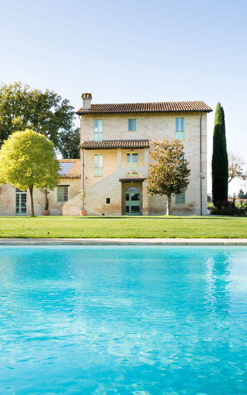Villa Apollinare: basseng, Sommer