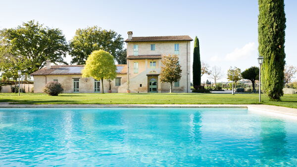 Villa Apollinare: basseng, Sommer