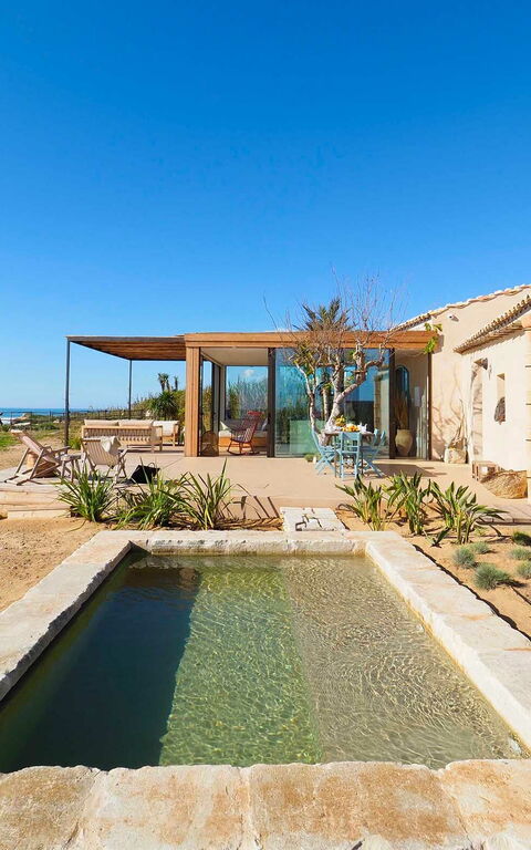 Circe: basseng, Eksteriør, Sommer