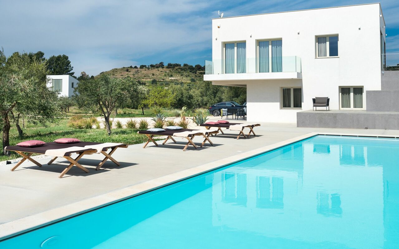 Villa Contra: basseng, Utendørs