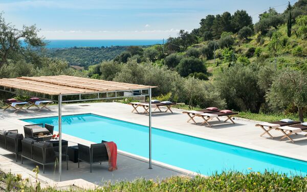 Villa Contra: basseng, Utendørs