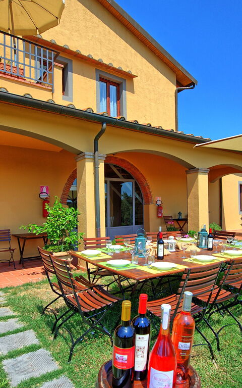 Nicola: Hage, Utendørs