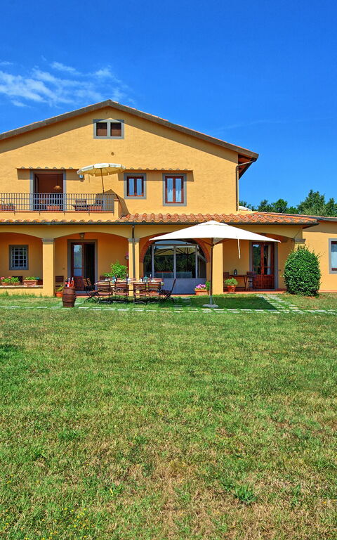 Nicola: Hage, Utendørs