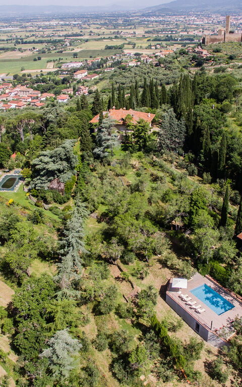 Casale Condottiero: Sommer, Visningar