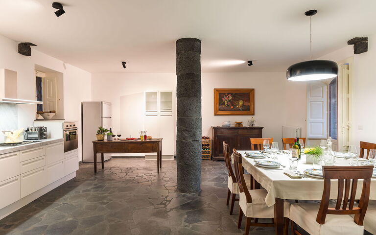 Etna Retreat: Kjøkken, Lunsjrom