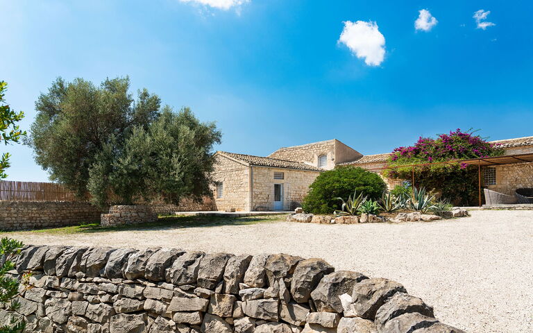 Villa Dimora Pura: Hage, Utendørs