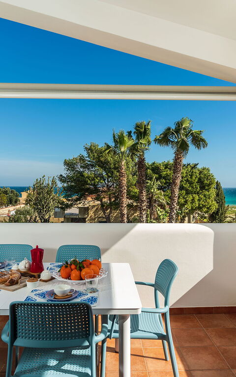 Anny: Eksteriør, Hage