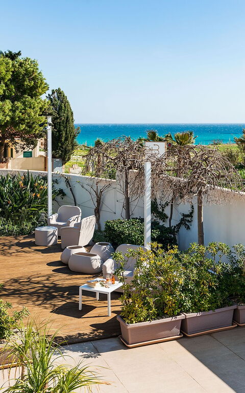 Anny: Eksteriør, Hage