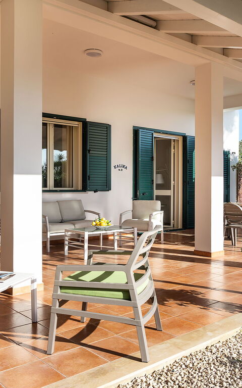 Anny: Eksteriør, Hage