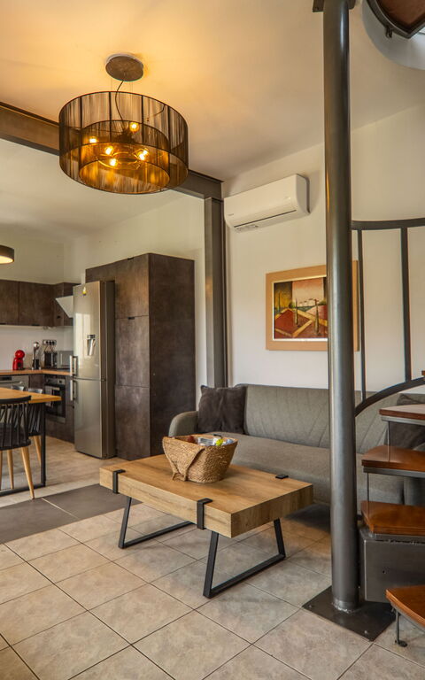 Villa Eftychia: Kjøkken, Lunsjrom, Stue