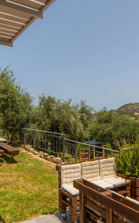 Villa Eftychia: Hage, Utendørs