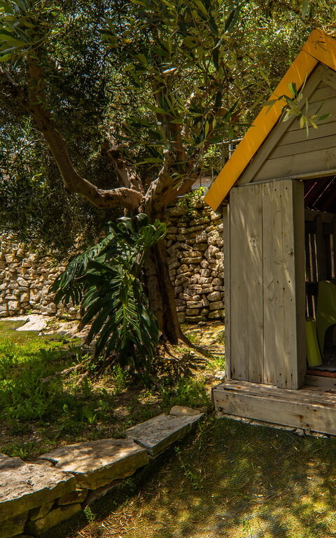 Villa Eftychia: Hage, Utendørs