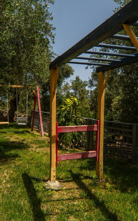 Villa Eftychia: Hage, Utendørs