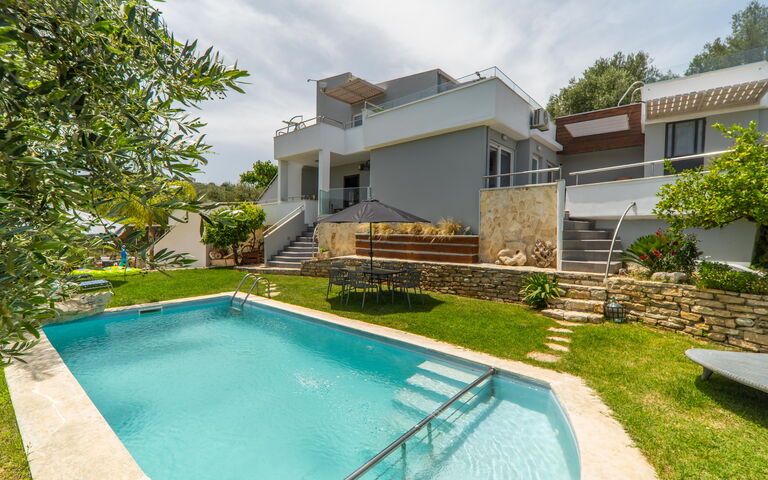 Villa Eftychia: basseng, Hage, Utendørs