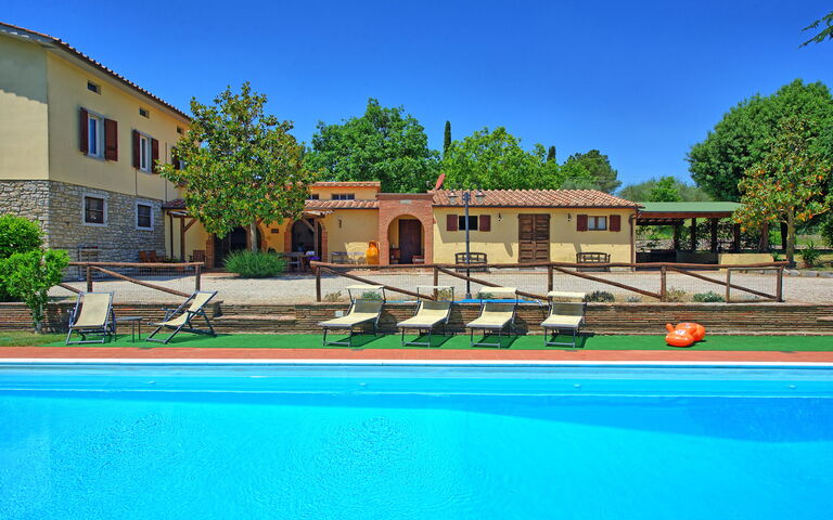 Zeffiro: basseng, Eksteriør, Sommer