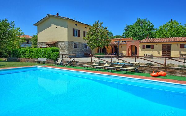 Zeffiro: basseng, Eksteriør, Sommer